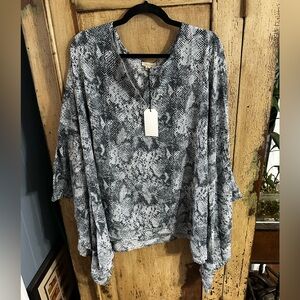 NWT- 3X Cotton Bleu Boxy Black &Gray Snake Print Top- Super flowy&flattering!